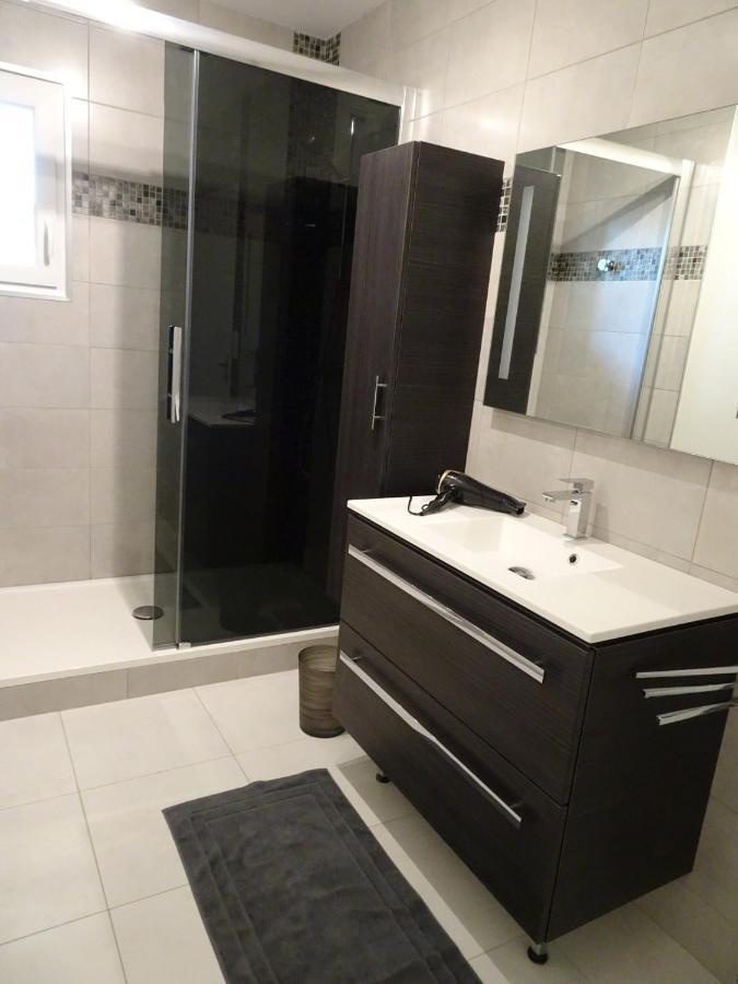 T3 150 M De La Plage, Climatisation, Piscine Et Parking Privatif - Le Lavandou Exteriör bild